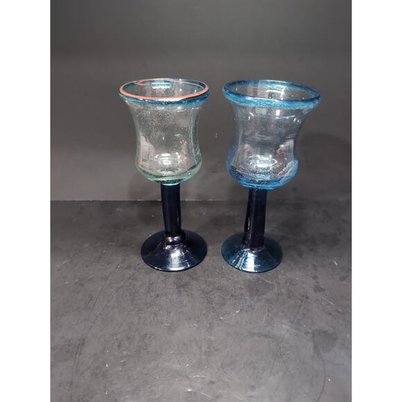 Mexican Handblown Wine Goblets, Clear Glass with Aqua Blue‎ Rim, Stem, Set of 2 - Picture 4 of 10